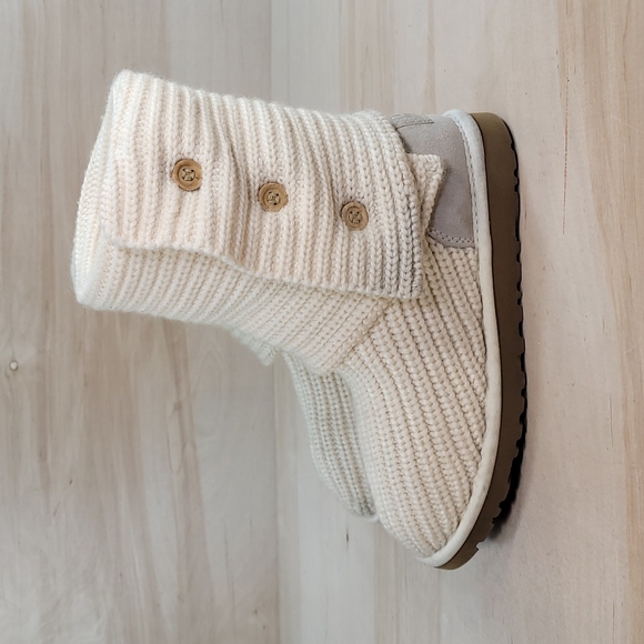 Ugg Classic Cardy Tall Women's Badge Boots - Picture 6 of 11